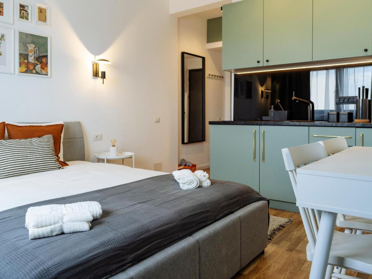 Beautiful Modern Studio - Cismigiu Park - Netflix Bukarest Exteriör bild